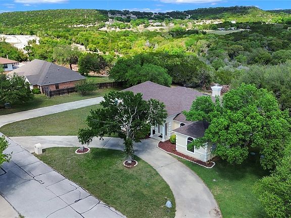 3rd image of 3112 Oakridge Blvd