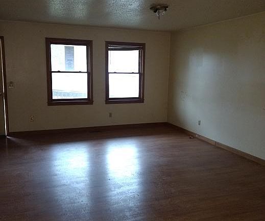 4th image of 819 Portsmouth Ave