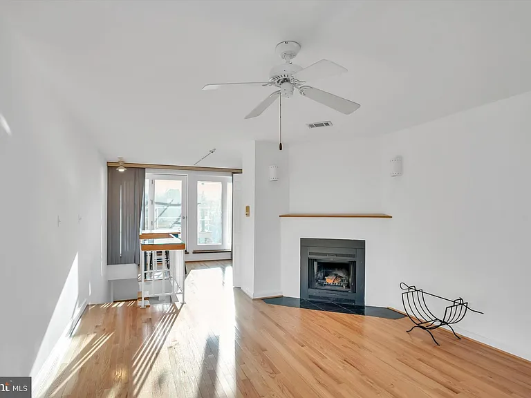 805 S Charles St — Photo 24