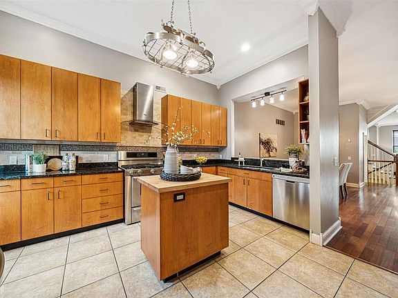 5th image of 2628 Lafayette Ave