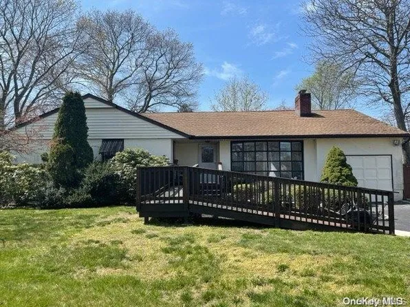 36 Maple Lane, Shirley, NY 11967