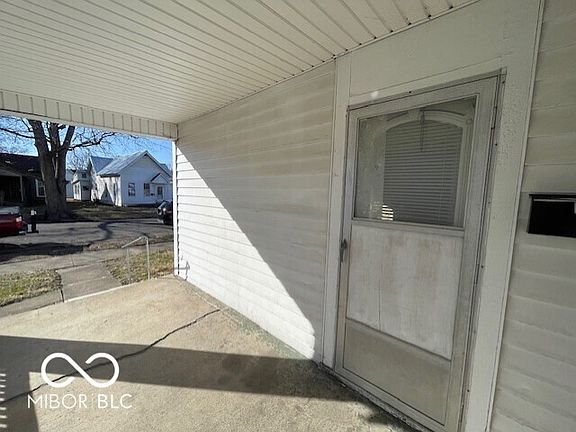 4th image of 1327 Sycamore St