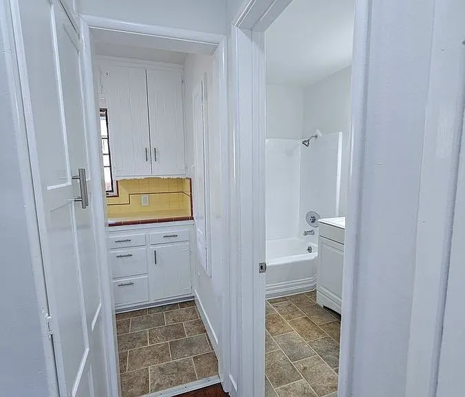 2426 N Buena Vista St #2426B — Photo 11