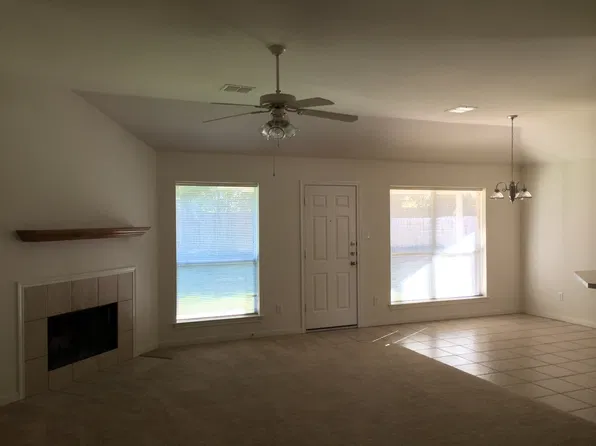 626 Park Ln, Hewitt, TX 76643