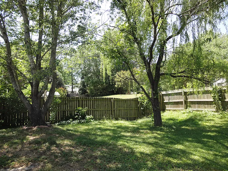 320 Hallwood Ct — Photo 28