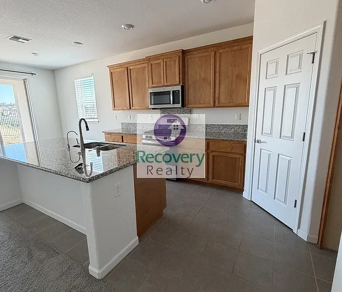 621 Tower Ct — Photo 24