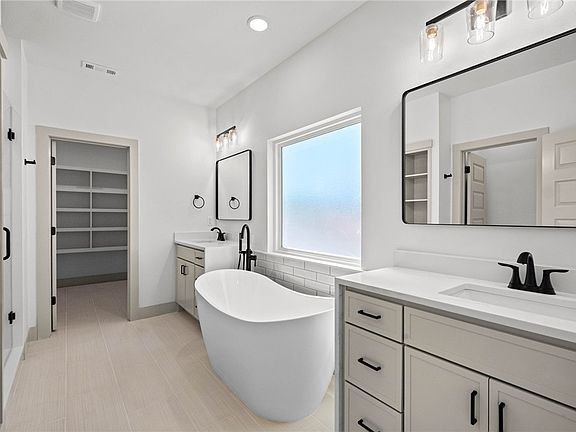 3rd image of 3 Bytham Cir