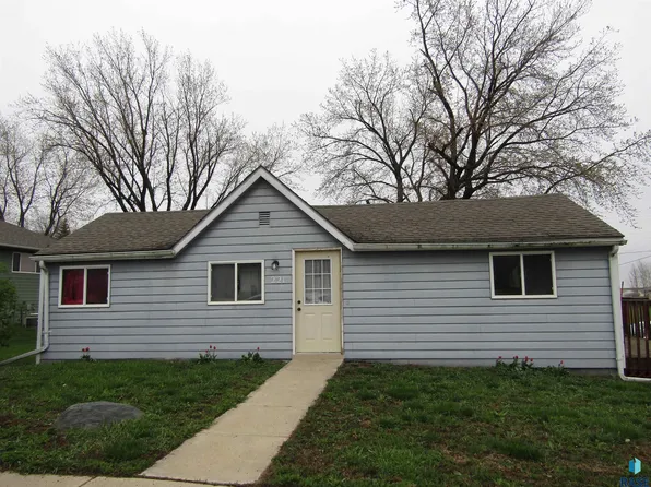 221 S Main St, Humboldt, SD 57035