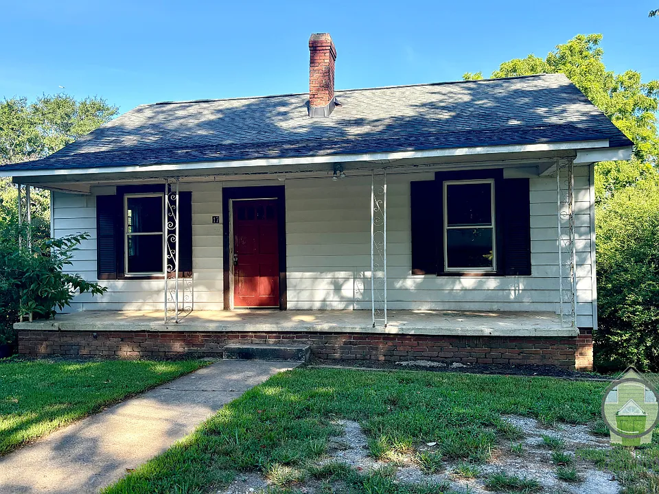 17 Circle St