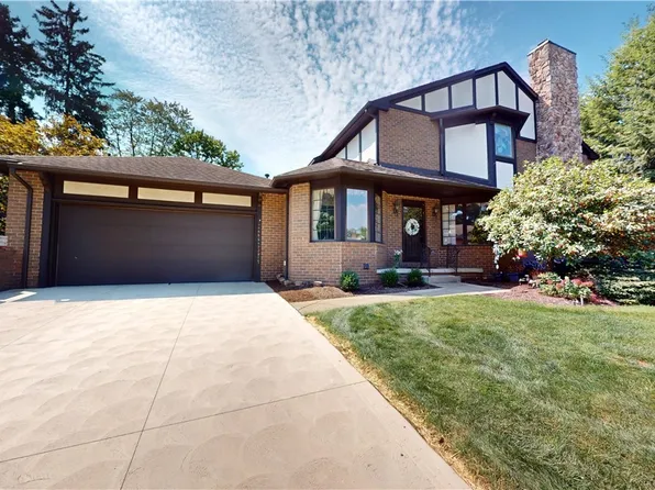 111 N Circle Dr, North Canton, OH 44709