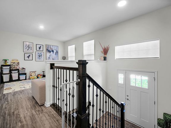 4th image of 309 Lakeshore Dr