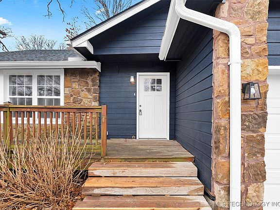 5th image of 18202 Woodcrest Ln