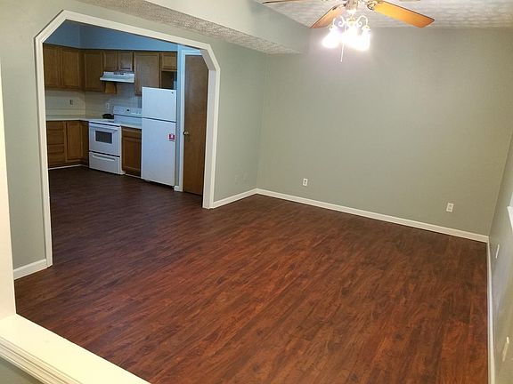 3rd image of 902 Flanders Ln