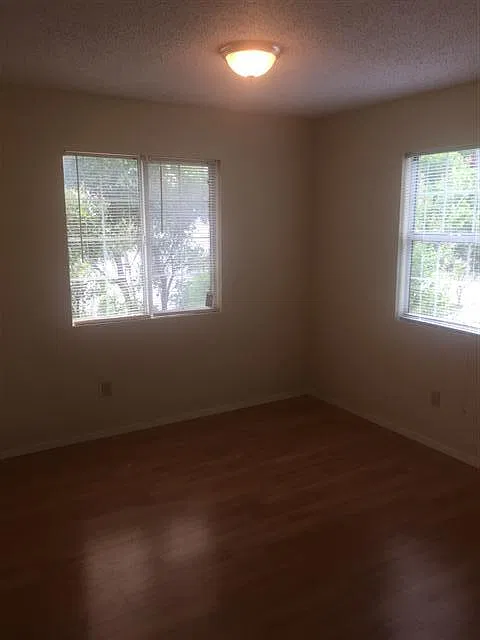 3 bed, 2.0 bath, 1048 sqft, $2,500 — Photo 2