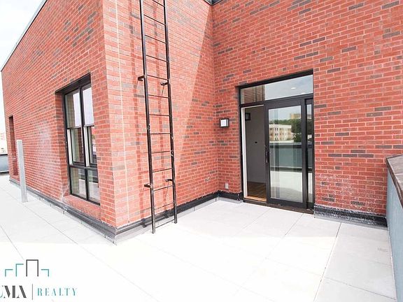 5th image of 2028 Davidson Ave #B3