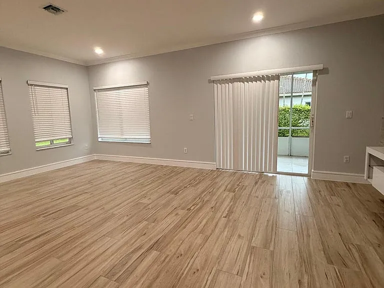 1310 SW 48th Ter — Photo 18