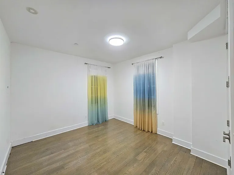 1811 Voorhies Ave #1 — Photo 31