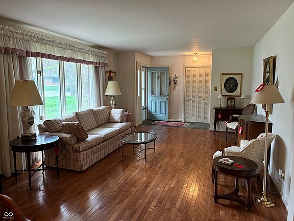 3rd image of 624 College Ln