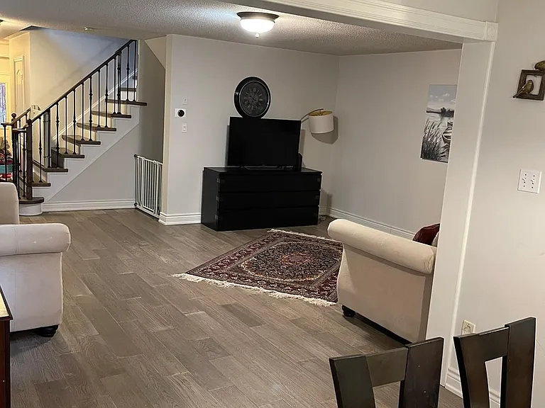 805 Sisler Ave #MAIN — Photo 3