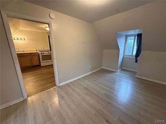 4th image of 708 E Laurel St #2