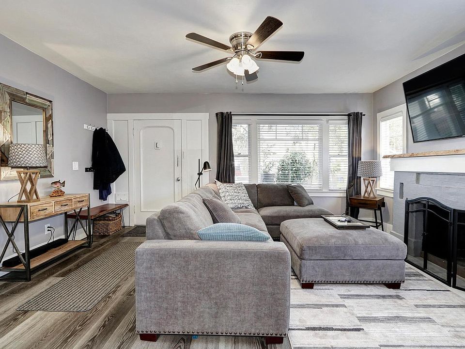 Entry Living room