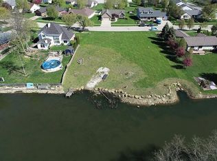1525 Lake Dr, Morris, IL 60450