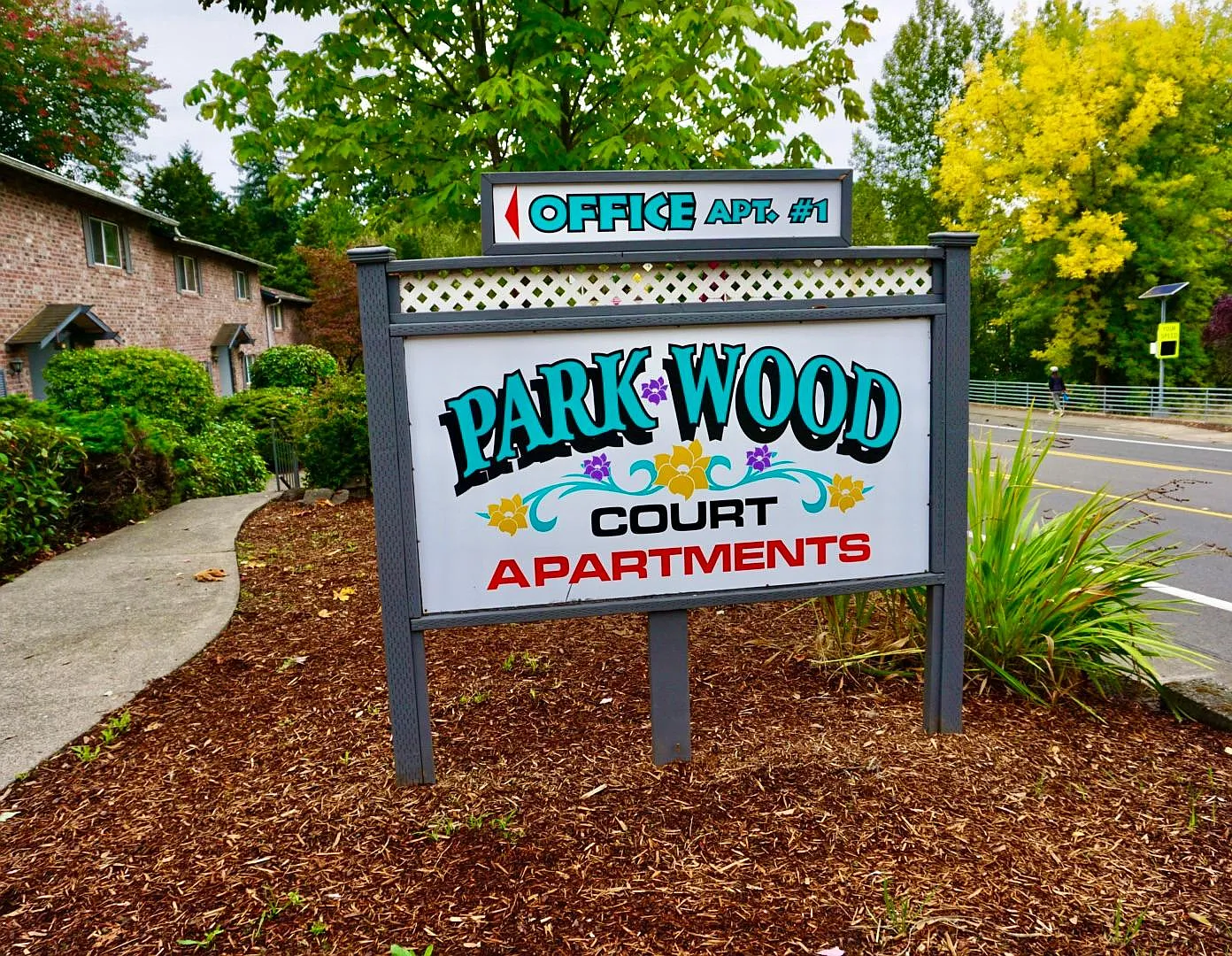 Parkwood Court Apartments — Photo 1