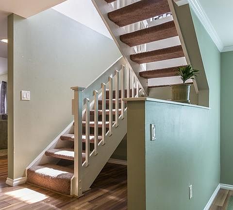 2nd image of 5035 Overland Ave