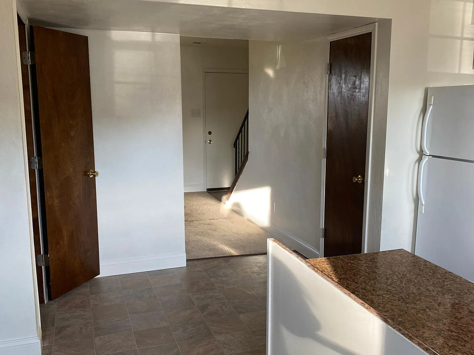 3 bed, 1000 sqft, $1,050 — Photo 3