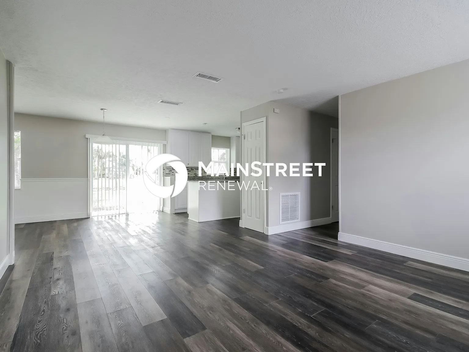 1117 Swan St — Photo 2