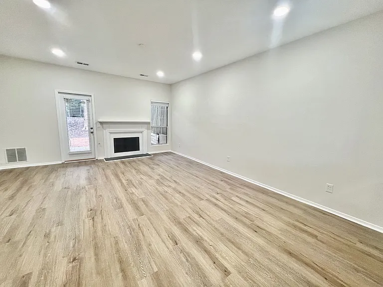 904 Wedgewood Way — Photo 5