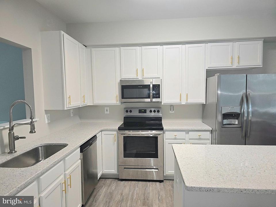 2nd image of 7 Harbour Heights Dr #7