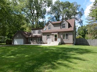 6N628 Thorn Rd, Roselle, IL 60172