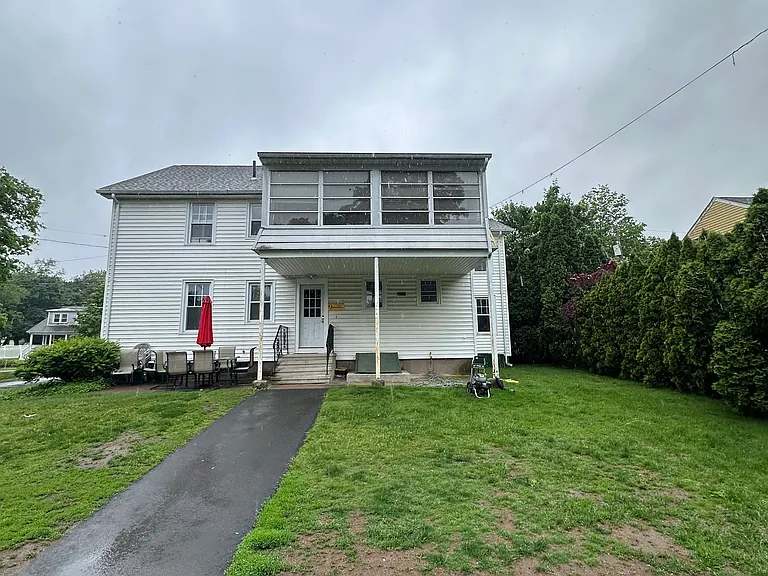 32 Carmel St — Photo 1