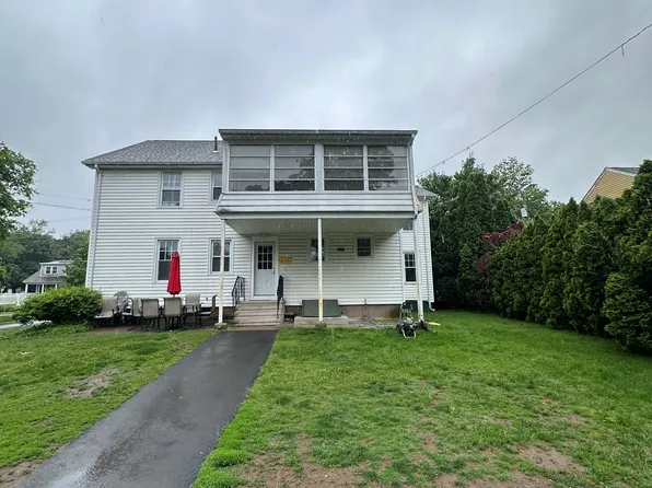32 Carmel St, Hamden, CT 06518