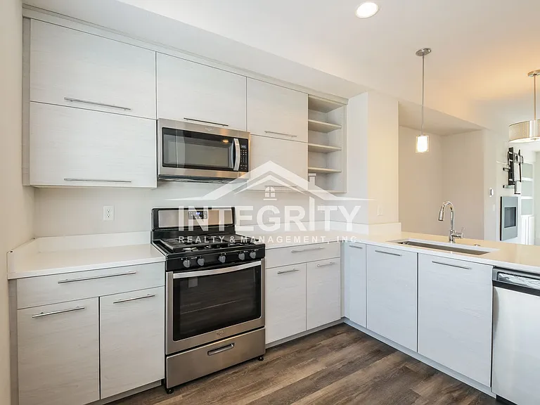 5557 W 10th Ave — Photo 3