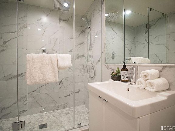4th image of 1633 Washington St #3