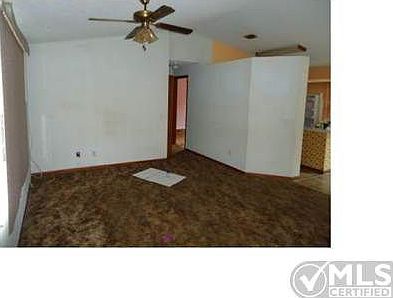 4th image of 862 NW Treemont Ave