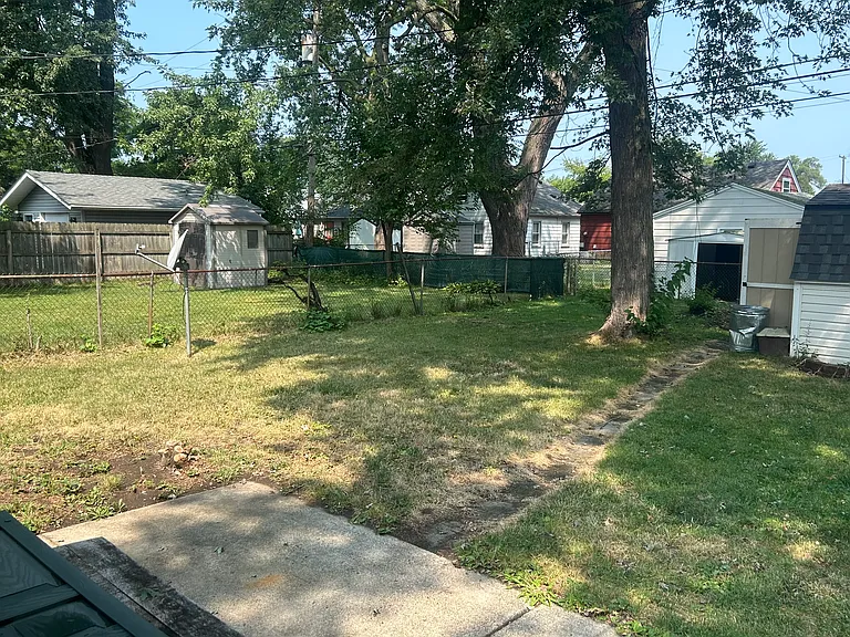 2001 Annabelle St — Photo 2