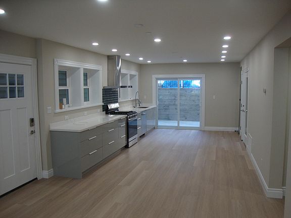 5th image of 1062A Sanchez St