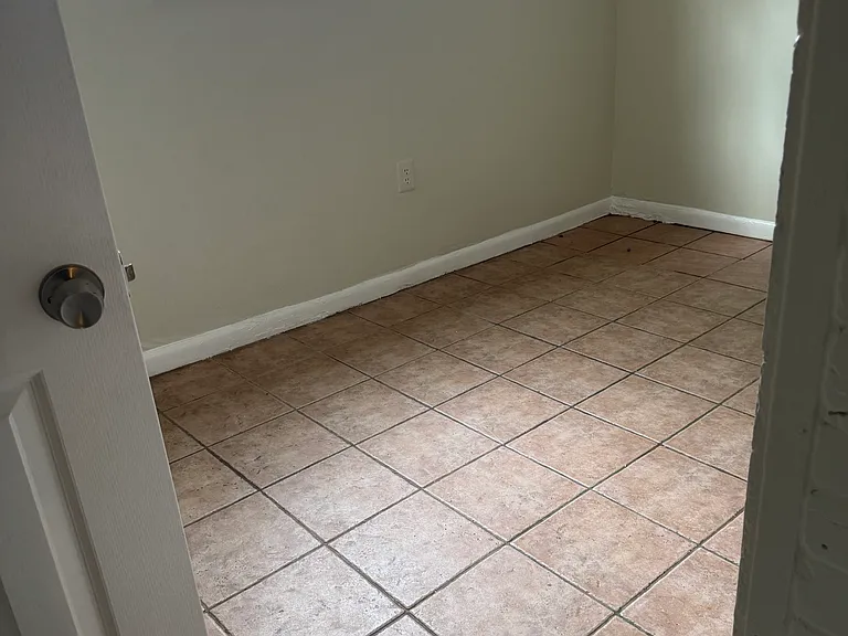 1235 Holbrook Ter NE — Photo 16