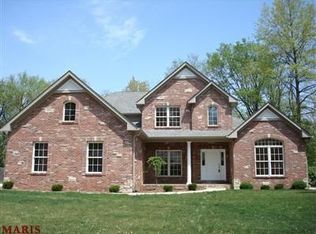 155 Stoneleigh Towers, Saint Louis, MO 63132