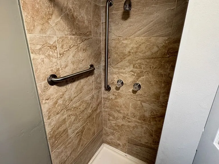 6228 S Van Ness Ave — Photo 7