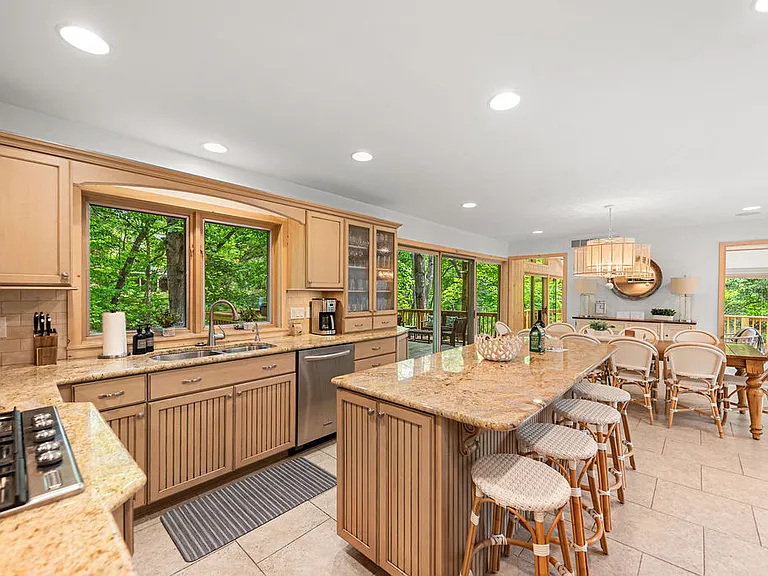 4095 Birchmont Trl — Photo 3