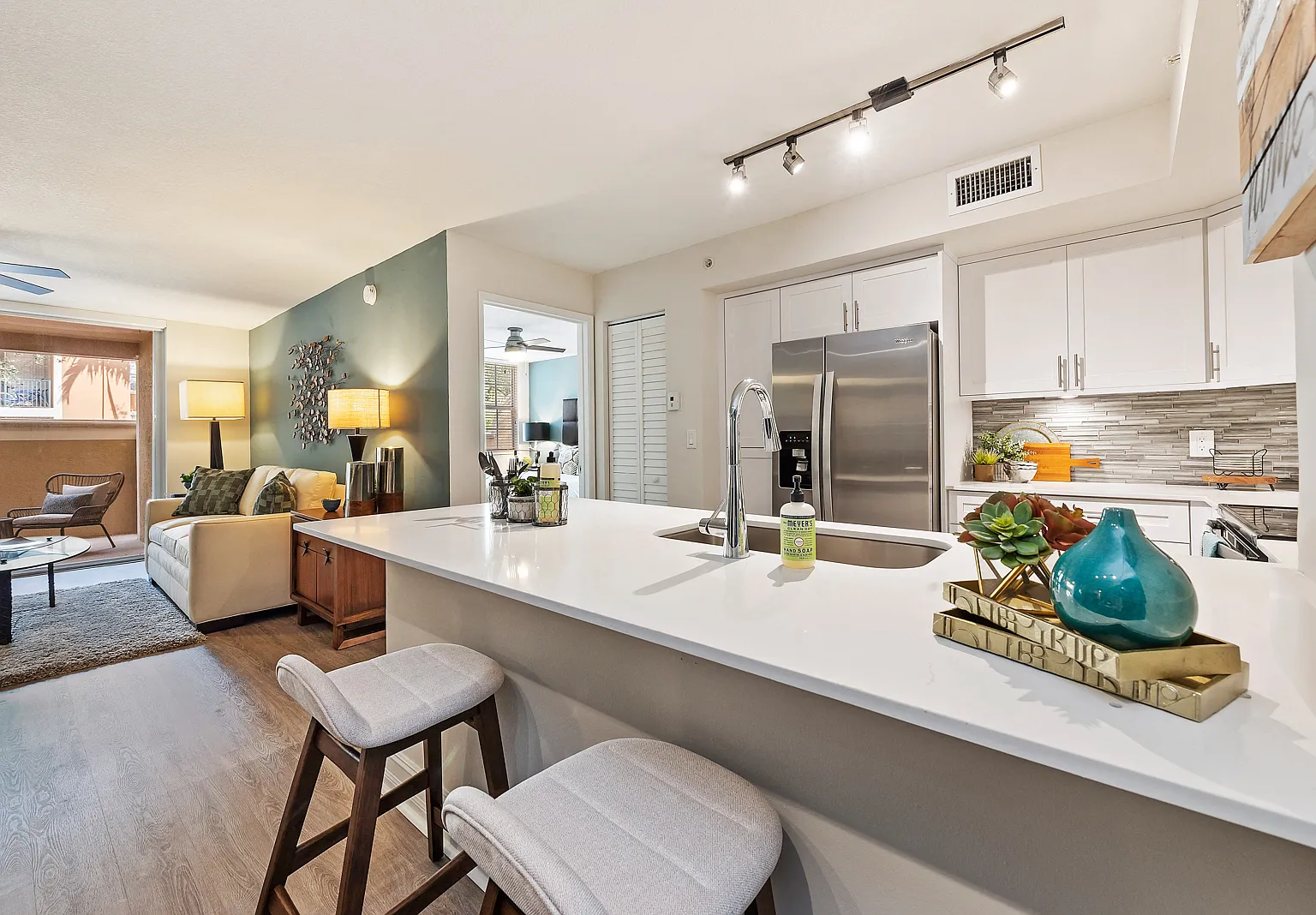 Crescent House Apartments — Photo 2
