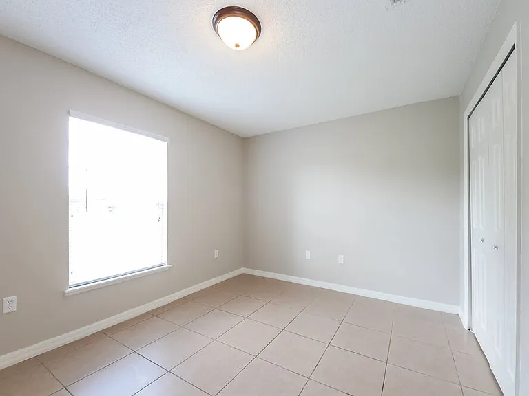 330 Medina Ct — Photo 10