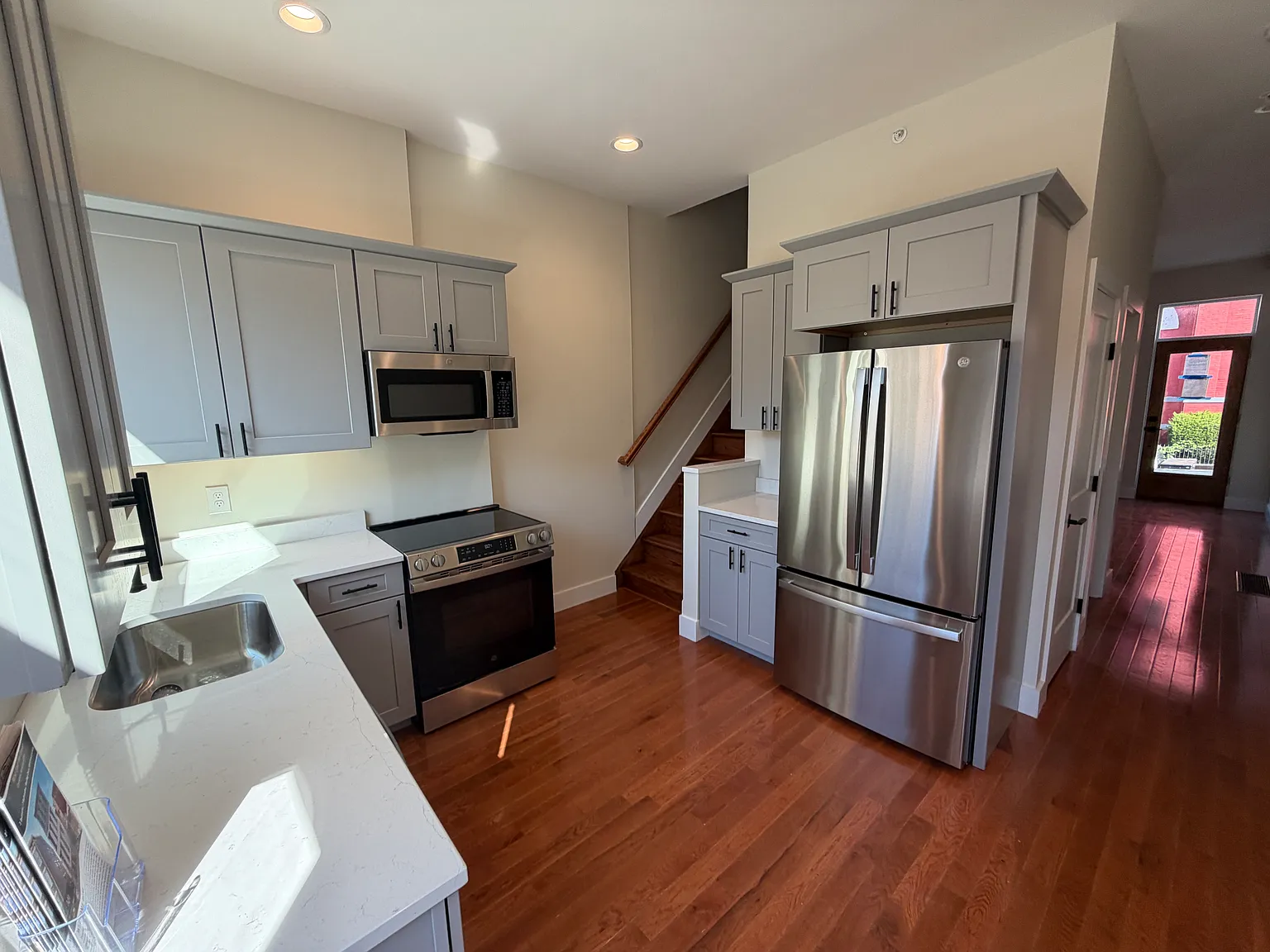 3 bed, 2.5 bath, 1570 sqft, $3,500 — Photo 4