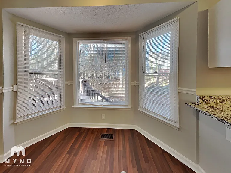 904 Estelle Ct — Photo 5