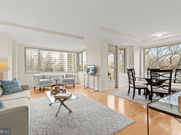 4th image of 4000 Tunlaw Rd NW APT 1007