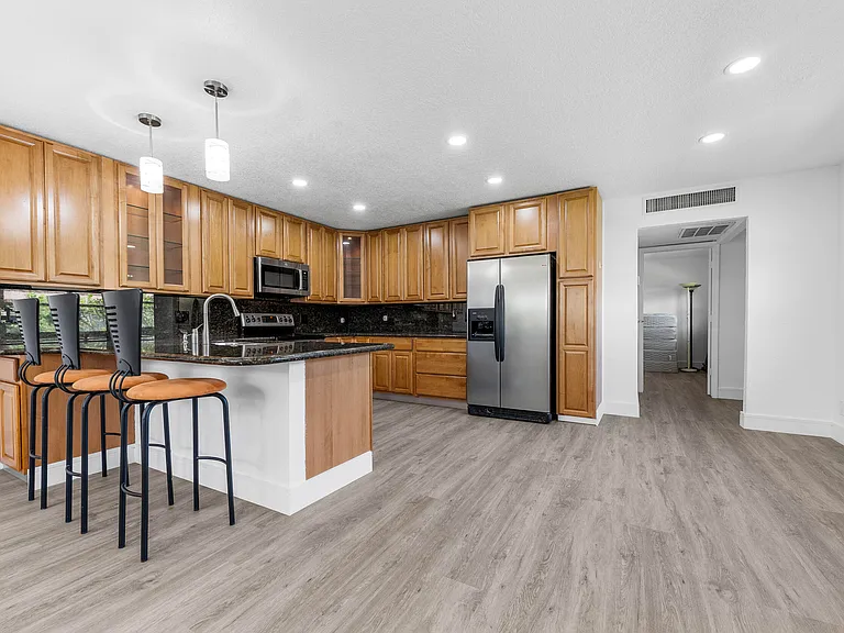 154 Seville Ln #G — Photo 12